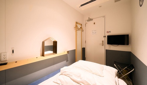 Male-Only Single Room - Shared bathroom