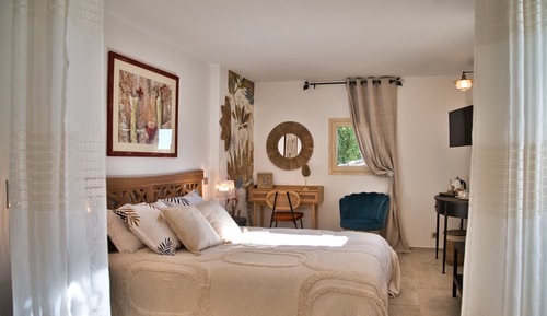 Luxury Double Room, 1 Queen Bed, Private Bathroom, Pool View