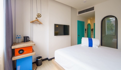 Basic Room, 1 King Bed (COSI)