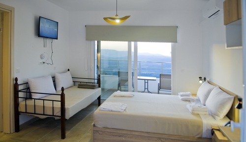 Family Room, 2 Bedrooms With Shared Pool