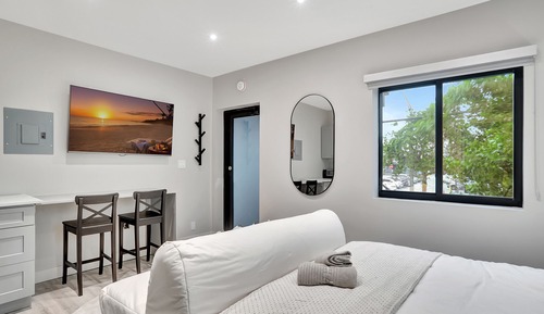Deluxe Studio, 1 Queen Bed with Sofa bed