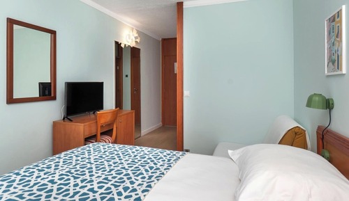 Twin Room + 1 18m² Courtyard/Park View with Balcony