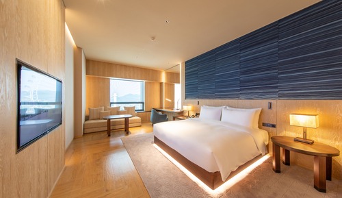 Superior Room, Lake View