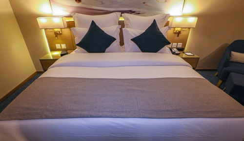 Standard Room, 1 King Bed