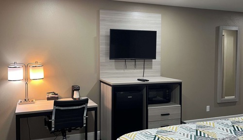 Deluxe Room, 1 King Bed, Non Smoking, Refrigerator & Microwave