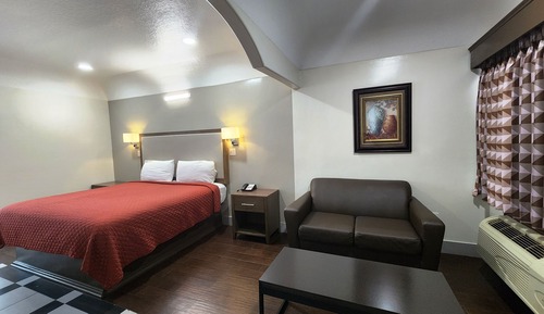 Deluxe Room, 1 King Bed, Smoking, Refrigerator & Microwave
