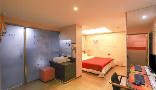 Standard Queen Room
