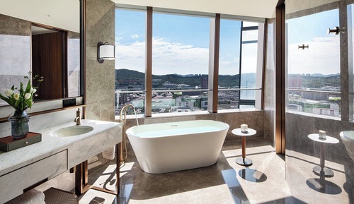 Premier Room, 1 King Bed, City View