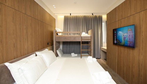 Deluxe Quadruple Room, City View