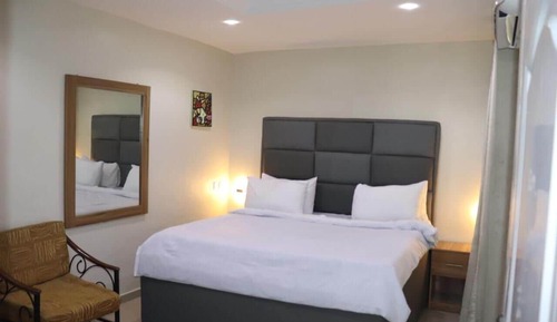 Economy Room