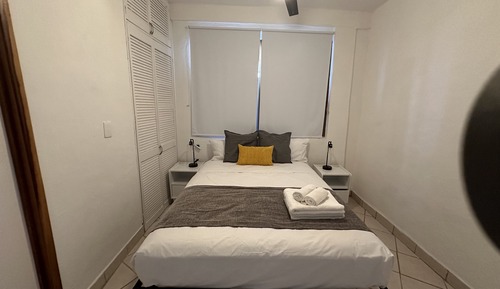 City Apartment, 1 Queen Bed