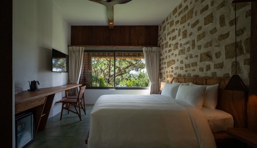 Design Double Room, 1 Queen Bed, Bathtub, Garden View