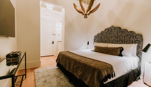 Deluxe Room (Ginger Lily)