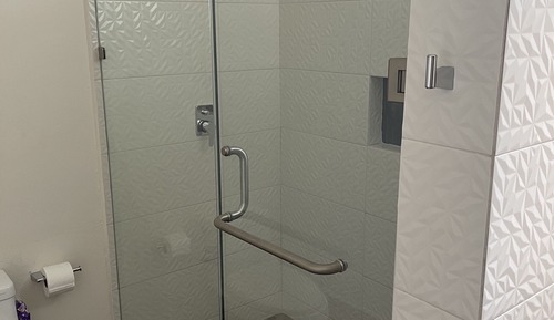 Deluxe 2 Camas Matrimoniales + Sofá Cama