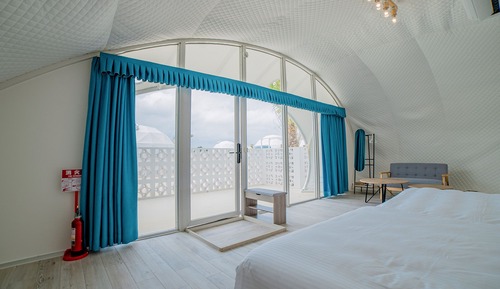 Superior Dome (Outside Hot Tub, Free Wi-Fi) Non-smoking