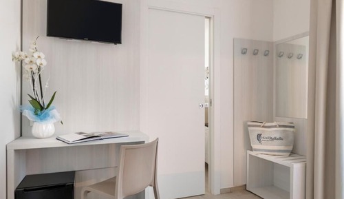 Deluxe Room, 1 Queen Bed, City View, Tower