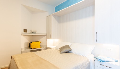 Superior Room, 1 Queen Bed, Partial Sea View, Corner