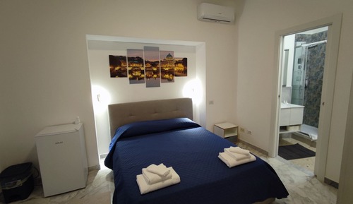 Double Room, 1 Queen Bed
