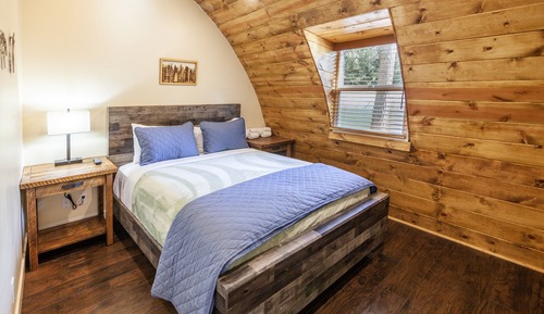 2 Bedroom Cabin With Sofa Bed
