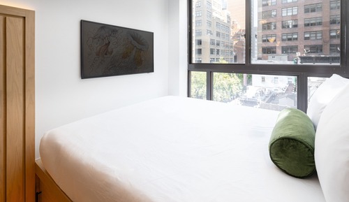 Majestic Midtown Escape: Queen Room