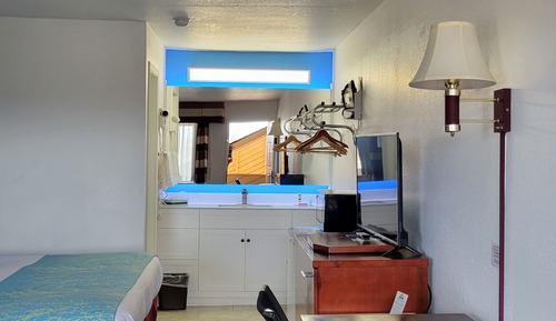 Standard Room, 1 King Bed