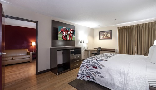 Suite, 1 King Bed (Smoke Free)