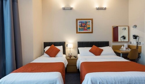 Triple Room (Double Extra)