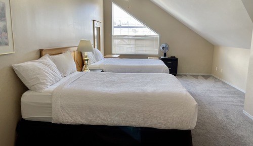 Deluxe Condo, 3 Bedrooms (No Pets)