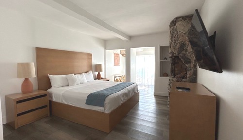 Room, 1 King Bed, Fireplace, Oceanfront