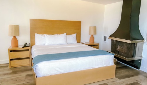 Room, 1 King Bed, Fireplace, Beachfront