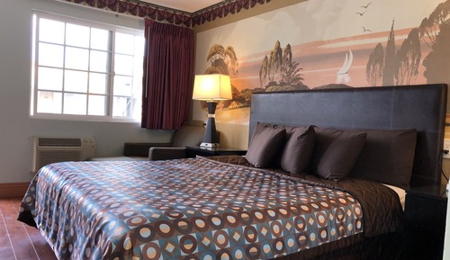 Standard Room, 1 King Bed