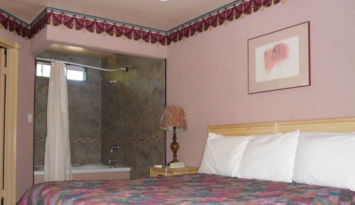 Single Room, 1 King Bed, Jetted Tub