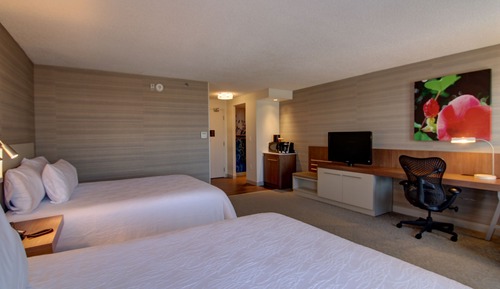 2 Queen Beds, Accessible (Mobility & Hearing, Roll-in Shower)