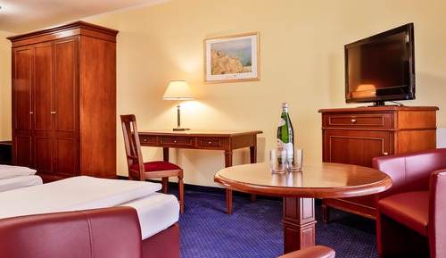 Comfort room with double bed or twin bed