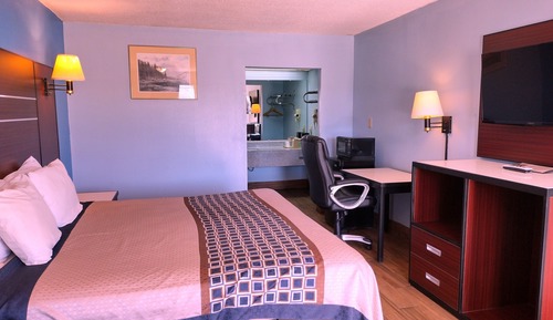 Room, 1 King Bed, Accessible, Smoking