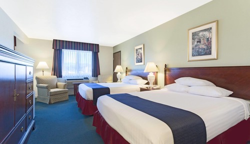 Family Suite, 2 Queen Beds, Non Smoking