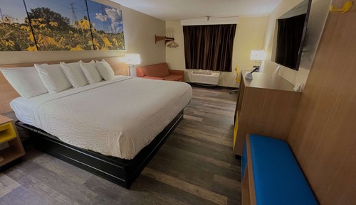 Standard Room, 1 King Bed, Non Smoking