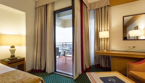 Single Room, Sea View