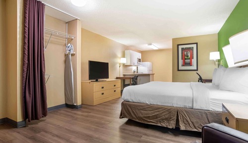 Studio, 1 King Bed, Non Smoking