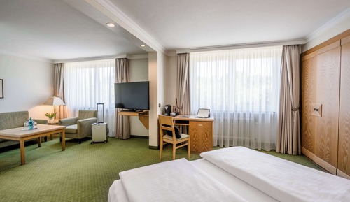 Standard Room, 1 Queen Bed (Quiet Location)