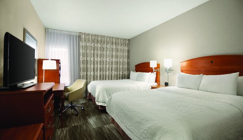 Room, 2 Queen Beds, Accessible (Roll-in Shower)