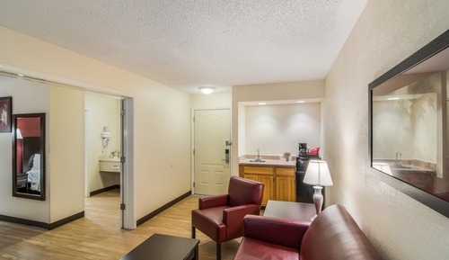 Suite, 1 King Bed, Non Smoking