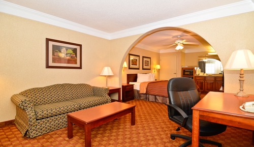 Standard Suite, 1 King Bed, Non Smoking, Refrigerator & Microwave