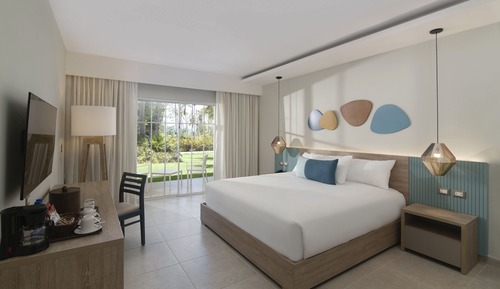 Standard Room, 1 King Bed, Garden View