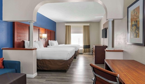 Suite, Multiple Beds, Non Smoking (2 Queen, 2 Person Sofa Bed)