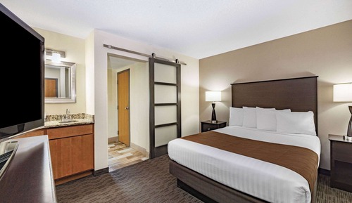 Suite, 2 Bedrooms, Non Smoking (1 King Bed and 1 Queen Bed)