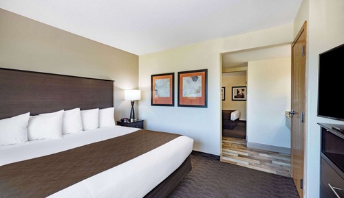 Deluxe Studio Suite, 1 Queen Bed, Non Smoking