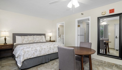 Room, 1 King Bed, Kitchenette