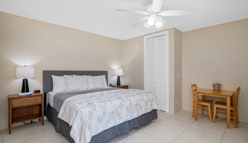 Standard Room, 1 King Bed