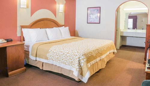 Efficiency, Standard Room, 1 King Bed, Smoking